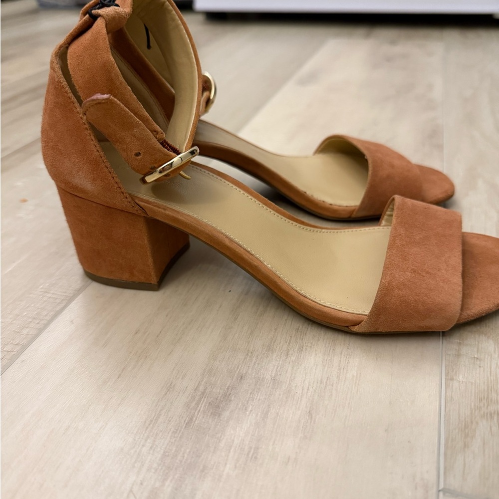 Micheal Kors Lena Chic Tan Block Heel Sandals - Picture 2 of 8